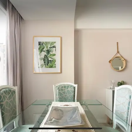 Проживание в семье Confortavel Com Varanda *